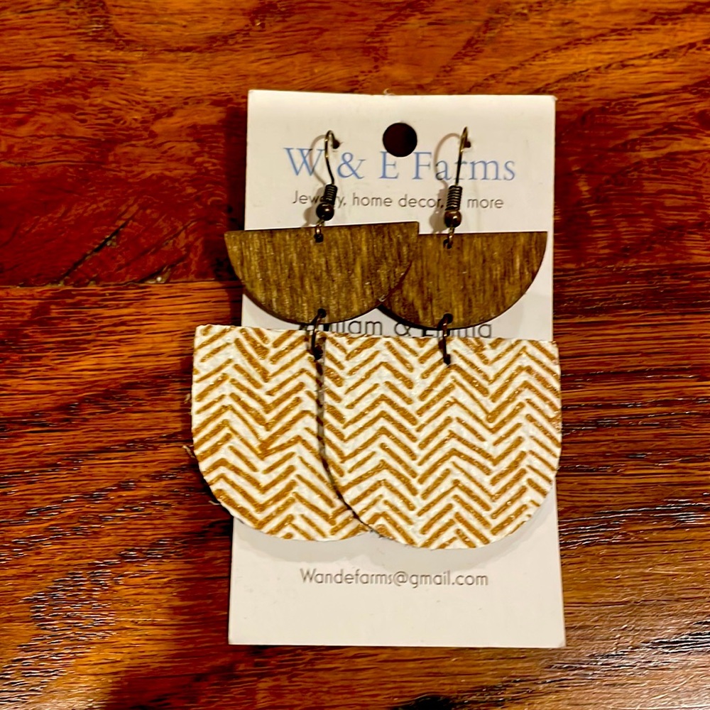 New leather and wooden earrings